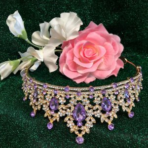 Tiara lilanvärisillä koristekivillä, LILAC